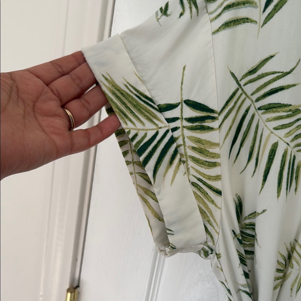 H&M Dress Tropical Leaf Print Button-Down Size 10 - Picture 7 of 11